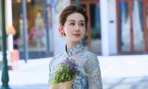Lưu Thi Thi rạng rỡ giữa nắng Hà Nội, fan Việt xôn xao